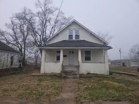 323 N 3rd St, Seymour, IA 52590