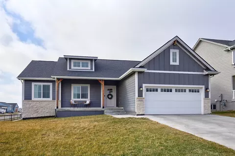 2690 Avalon Dr, Waukee, IA 50263
