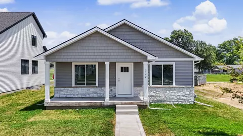 329 Veterans Blvd, Knoxville, IA 50138
