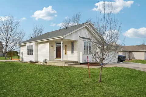 707 Marshall Ct N, Prairie City, IA 50228