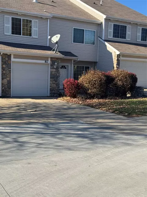 3799 Village Run Dr #811, Des Moines, IA 50317