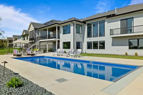 3962 NW 181st St, Clive, IA 50325