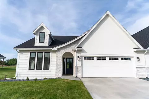 1541 Hazel St, Pella, IA 50219
