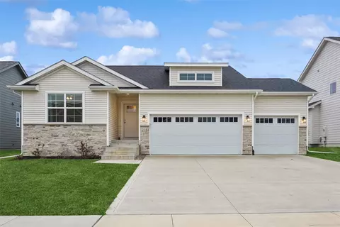 216 11th Ct NW, Bondurant, IA 50035