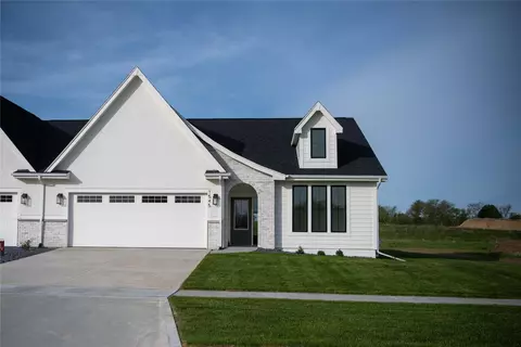 1545 Hazel St, Pella, IA 50219