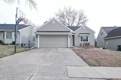 213 24th St, West Des Moines, IA 50265