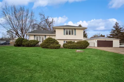 4102 E 25th St, Des Moines, IA 50317
