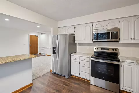 1100 50th St #2102, West Des Moines, IA 50266