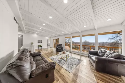 2555 Hull Ave, Des Moines, IA 50317