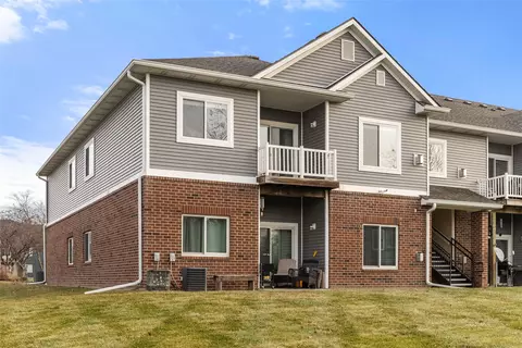 905 7th Ave SE #16, Altoona, IA 50009
