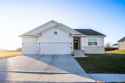 2617 S 8th St, Marshalltown, IA 50158