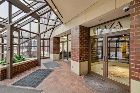 300 Walnut St #1505, Des Moines, IA 50309