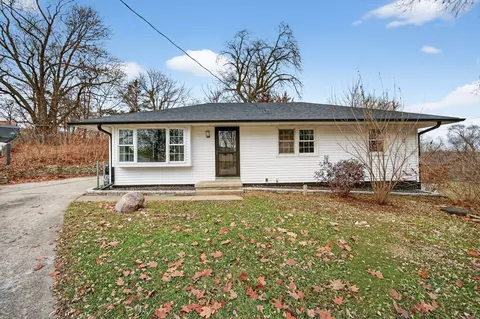 4208 Valley Cir, Des Moines, IA 50317