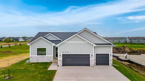 370 NW Ryder Dr, Waukee, IA 50263
