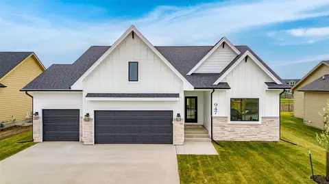 947 SW Boulder Dr, Grimes, IA 50111