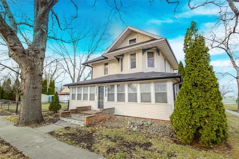 1301 Maple St, Dallas Center, IA 50063