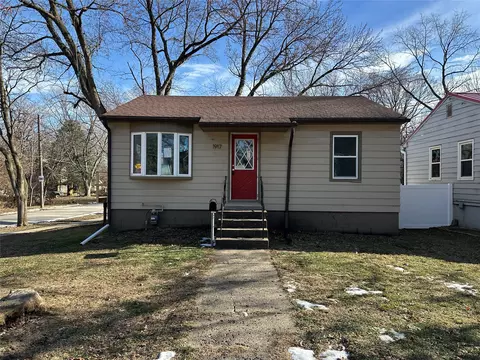 1917 27th St, Des Moines, IA 50310