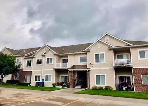 10335 Norfolk Dr #8, Johnston, IA 50131