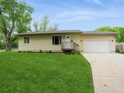 6205 SW 12th St, Des Moines, IA 50315