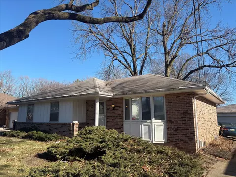 4405 62nd St, Urbandale, IA 50322