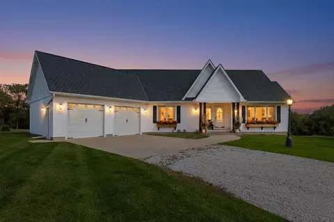 27887 337th Ct, Adel, IA 50003