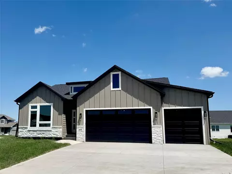 675 NW Georgetown Dr, Waukee, IA 50263