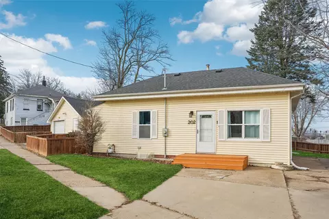 202 E Olinda Ave, Des Moines, IA 50315