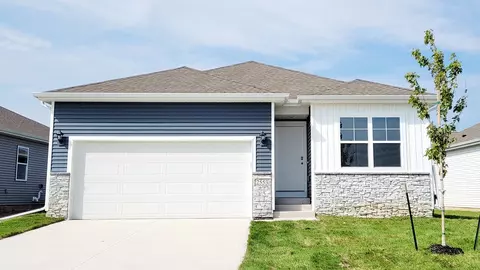 3560 Paradise Ln, Waukee, IA 50263