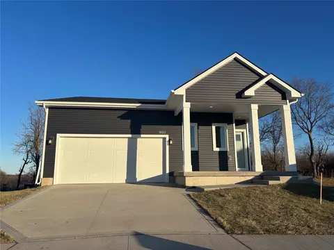 1850 Gordon Ct, Norwalk, IA 50211