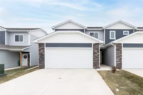 800 Umbra Pl, Norwalk, IA 50211