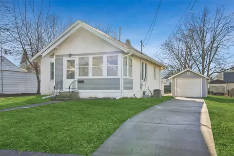 613 S 4th Ave W, Newton, IA 50208