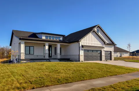 5301 175th St, Urbandale, IA 50323