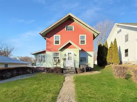 678 26th St, Des Moines, IA 50312