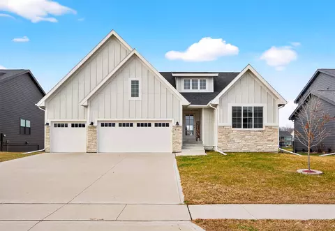 930 Wolf Creek Dr, Polk City, IA 50226