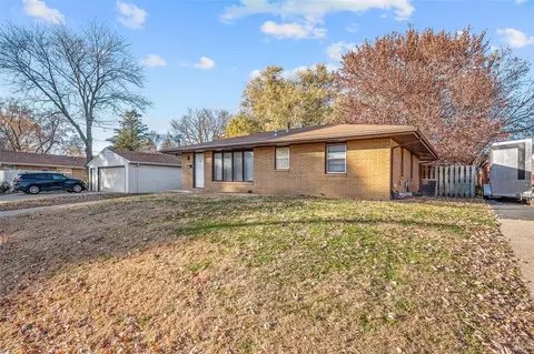 1829 Pearl Ave, West Des Moines, IA 50265