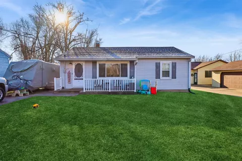 1217 Monroe Dr, Newton, IA 50208
