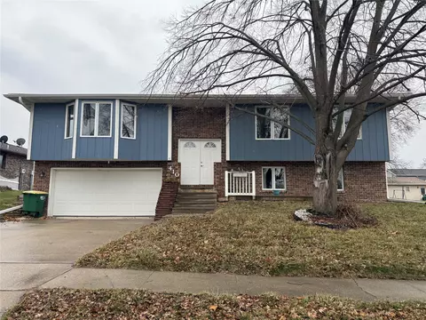 410 N 6th St, Winterset, IA 50273