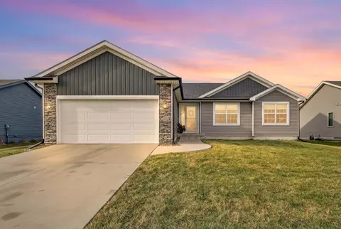1400 NW Prairie Creek Dr, Grimes, IA 50111