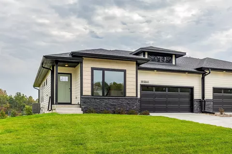 6641 River Bend Dr, Johnston, IA 50131