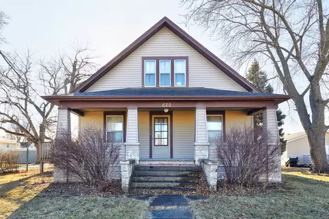 620 Locust St, Waukee, IA 50263