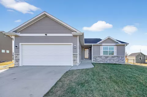 1304 NE 2nd St, Stuart, IA 50250