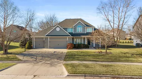 2710 NE Innsbruck Dr, Ankeny, IA 50021