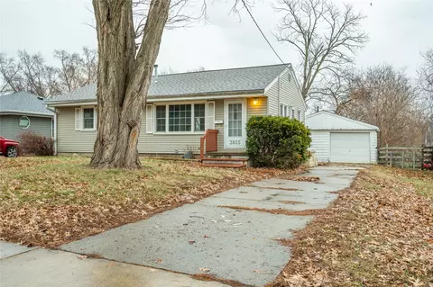 3825 51st St, Des Moines, IA 50310