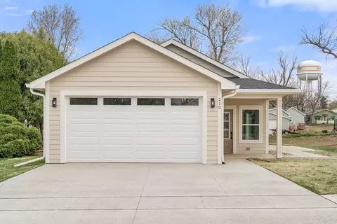 210 N Union St, Madrid, IA 50156