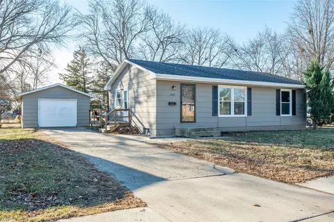 1022 W Washington St, Winterset, IA 50273