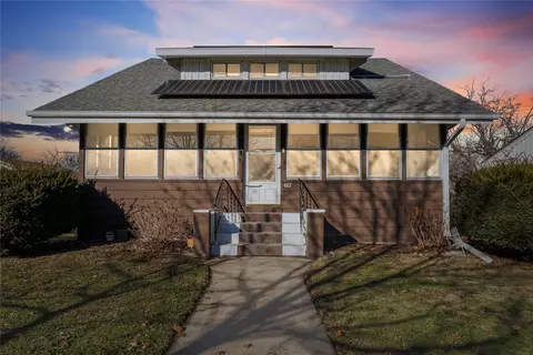 407 2nd St SE, State Center, IA 50247