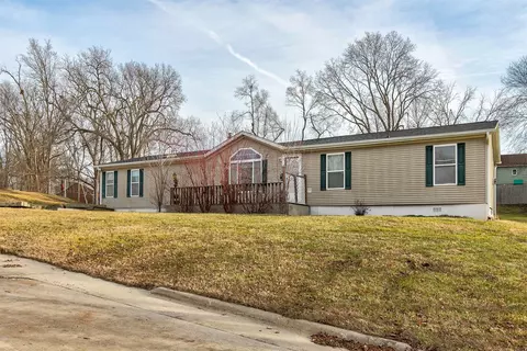 705 S 2nd St, Winterset, IA 50273