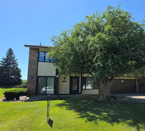 1140 Cherry Hills Dr #A, Newton, IA 50208