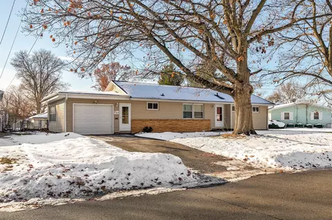 707 S 13th Ave W, Newton, IA 50208