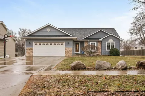 1635 E Watrous Ave, Des Moines, IA 50320